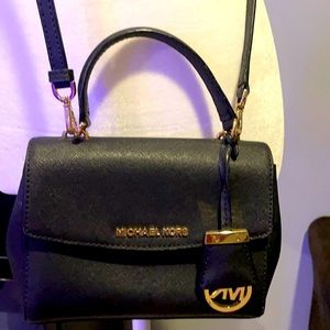 Michael Kors Black and Gold Crossbody/Shoulder Bag. Great for a Casual or Dress!